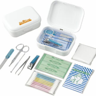 【ラッピング無料】エイドクルー#50 8102-23 救急箱 救急セット 綿棒 キズテープMパフ 専用ケース 爪切り ハサミ 耳かき 毛抜き兼ピンセット 爪ヤスリ ワンタッチ包帯