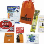 【ラッピング無料】コンパクト防災セット CC-10 収納巾着袋 防災の心得 ホイッスル カイロ レインコート 抗菌消臭トイレ 発光スティック 水に流せるペーパー