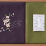 【ラッピング無料】国産 草花の遊び 刺繍入り二巾風呂敷 ＆ 金封包み 紫 250-14B 日本製