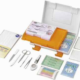 【ラッピング無料】エイドクルー#150 8107 救急箱 救急セット 綿棒 ガーゼ キズテープパフ マスク 専用ケース 鏡付 爪切り ハサミ 耳かき 毛抜き兼ピンセット 爪ヤスリ キューティクルカッター ルーペ ワンタッチ包帯