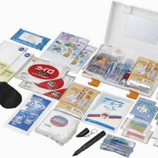 【ラッピング無料】エイドクルー #500 8113-23 救急箱 キズテープ 包帯 パフ カイロ トイレ マスク 綿棒 専用ケース 冷却シート ウェットティッシュ グルーミン ガーゼ テープ レインコート 断熱シート ライト 安眠 セット